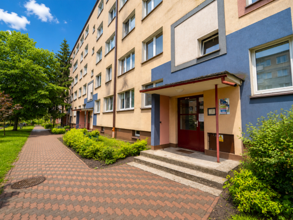 4- pokojowe mieszkanie *OS.PIASTA* 1. piętro